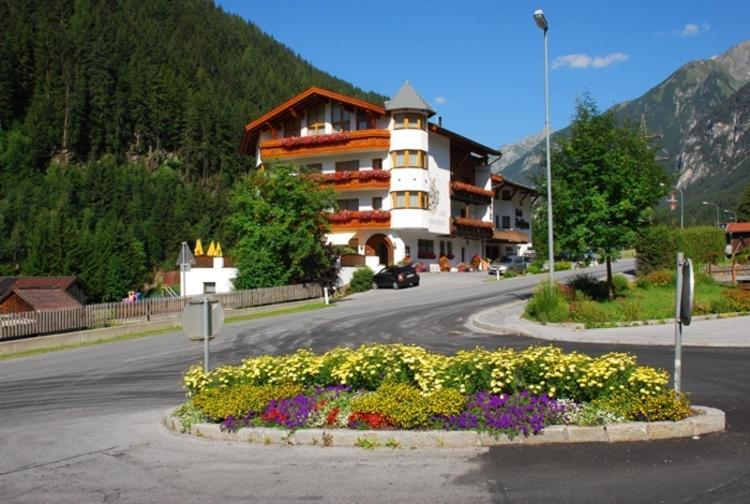 Hotel Troschana Flirsch Exterior foto